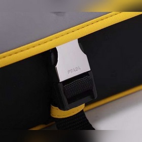 Мужская сумка через плечо PRADA, модель 2VH074 Изготовлена из имп