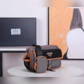 Мужская сумка через плечо PRADA, модель 2VH074 Изготовлена из имп
