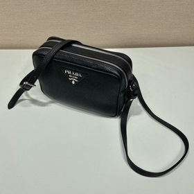 Сумка через плечо PRADA с двумя ремнями, модель 1BD082 Эта сумка
