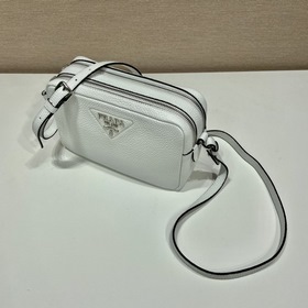 PRADA Двухполосная сумка через плечо, модель 1BD082 Эта сумка с д