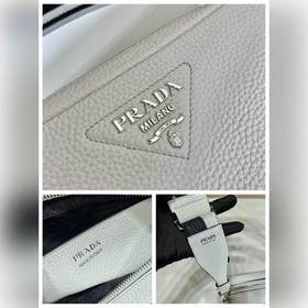 PRADA Двухполосная сумка через плечо, модель 1BD082 Эта сумка с д