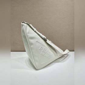 PRADA Кожаная сумка большого размера в форме треугольника, модель