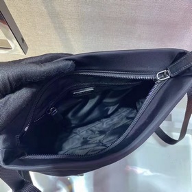 Мужская сумка через плечо PRADA, модель 2VH055 Изготовлена из им