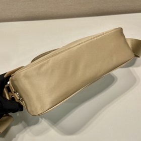 Новая сумка через плечо PRADA 1BC167 Эта прямоугольная сумка чере