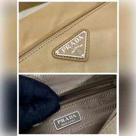 Новая сумка через плечо PRADA 1BC167 Эта прямоугольная сумка чере