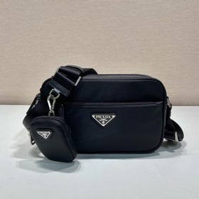 Новая сумка через плечо PRADA 1BC167 Эта прямоугольная сумка чере