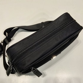 Новая сумка через плечо PRADA 1BC167 Эта прямоугольная сумка чере