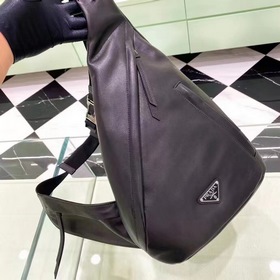 Мужская сумка-нагрудник PRADA, модель 2VZ092 Полностью из кожи Ст