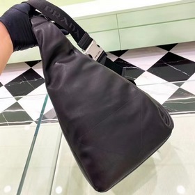 Мужская сумка-нагрудник PRADA, модель 2VZ092 Полностью из кожи Ст