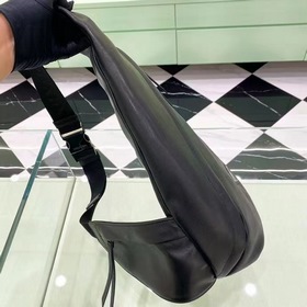 Мужская сумка-нагрудник PRADA, модель 2VZ092 Полностью из кожи Ст