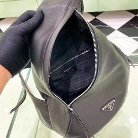 Мужская сумка-нагрудник PRADA, модель 2VZ092 Полностью из кожи Ст