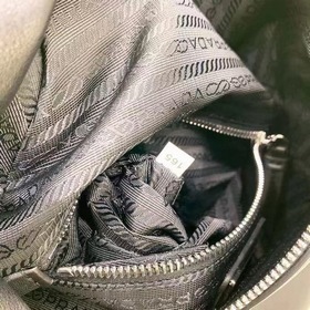 Мужская сумка-нагрудник PRADA, модель 2VZ092 Полностью из кожи Ст