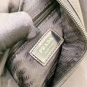 Мужская сумка на грудь PRADA, модель 2VZ092 Стильный и лаконичный