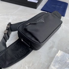 PRADA Квадратный поясной мешок, артикул： 2VL977 Эта сумка изгото