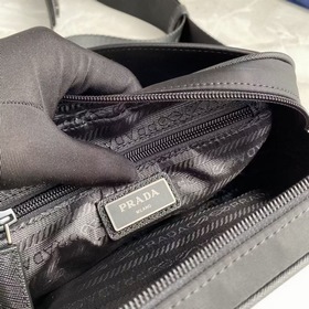 PRADA Квадратный поясной мешок, артикул： 2VL977 Эта сумка изгото