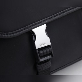 PRADA сумка-почтальон из парашютной ткани, модель 2VD7699 Эта сум