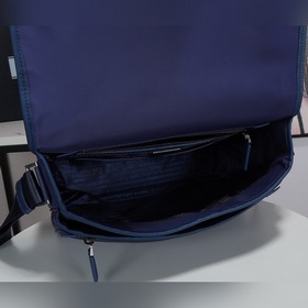 Сумка-почтальон PRADA, модель 2VD768B Эта сумка из нейлона с кла