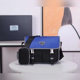 Сумка-почтальон PRADA, модель 2VD769B Эта сумка из нейлона с отки