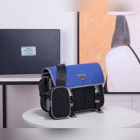 Сумка-почтальон PRADA, модель 2VD769B Эта сумка из нейлона с отки