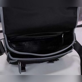 Сумка-почтальон PRADA, модель 2VD769B Эта сумка из нейлона с отки