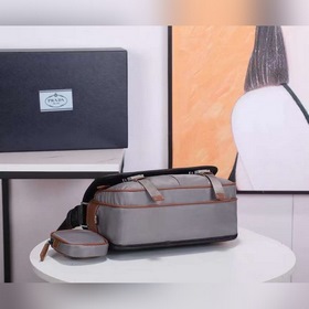 Сумка-почтальон PRADA, модель 2VD769B Эта сумка из нейлона с отк