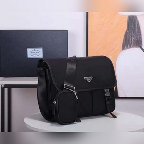 Сумка-почтальон PRADA, модель 2VD7698 Эта сумка из нейлона с клап
