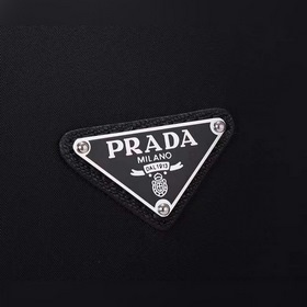 Сумка-почтальон PRADA, модель 2VD7698 Эта сумка из нейлона с клап