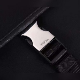 Сумка-почтальон PRADA, модель 2VD7698 Эта сумка из нейлона с клап
