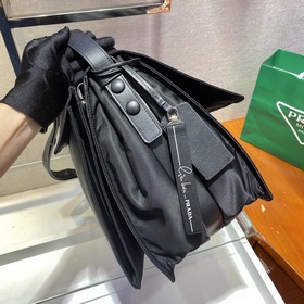 PRADA Почтовая сумка Модель 1BC208 Две сумки в одной, можно носит
