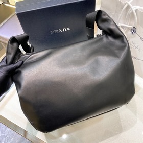 PRADA Двусторонняя сумка-почтальон, модель 2VH125 Изготовлена из 