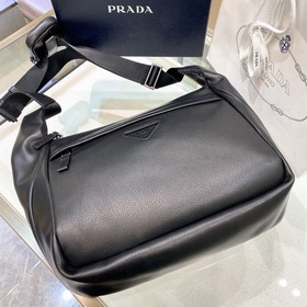 PRADA Двусторонняя сумка-почтальон, модель 2VH125 Изготовлена из 