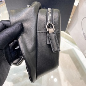 PRADA Двусторонняя сумка-почтальон, модель 2VH127 Изготовлена из 