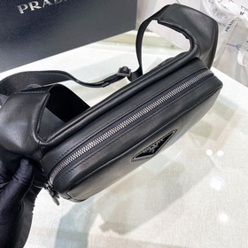 PRADA Двусторонняя сумка-почтальон, модель 2VH127 Изготовлена из 