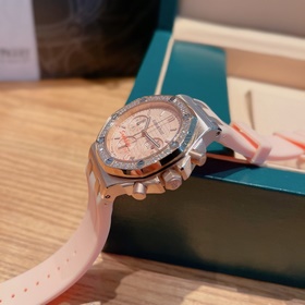 Серия AP Royal Oak практически у каждой женщины! Корпус из нержав