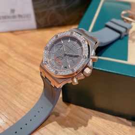 Серия AP Royal Oak практически у каждой женщины! Корпус из нержав