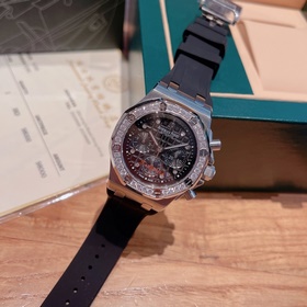 Серия AP Royal Oak практически у каждой женщины! Корпус из нержав