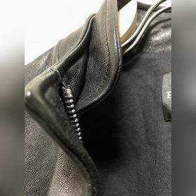 ARMANI &nbsp;Мотоциклетная кожаная куртка Изготовлена из туре