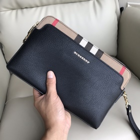 Мужская сумка-клатч с замком-кодом от Burberry, изготовленная из 