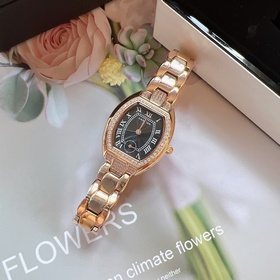 Часы Tonneau от Cartier Часы Cartier Tonneau имеют корпус в форме