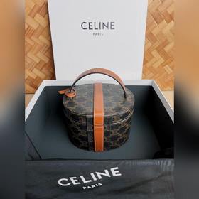 Новинка CELINE | Ретро-косметичка Vanity case в форме овальной су