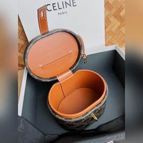 Новинка CELINE | Ретро-косметичка Vanity case в форме овальной су