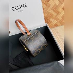 Новая коллекция CELINE 2022 осень-зима уже в продаже. Новая модел
