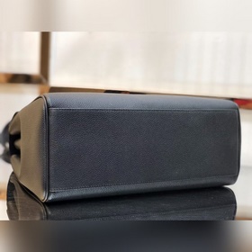 CELINE Soft 16 Мягкая сумка среднего размера из зернистой кожи Ра