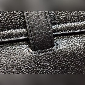 CELINE Soft 16 Мягкая сумка среднего размера из зернистой кожи Ра