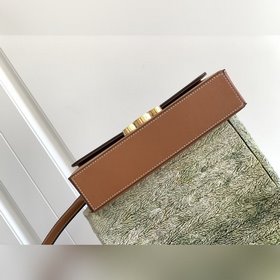 CELINE｜Новые модели осенне-зимней коллекции Новая сумка-коробка B