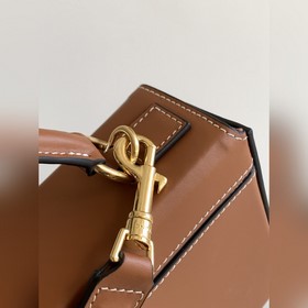 CELINE｜Новые модели осенне-зимней коллекции Новая сумка-коробка B