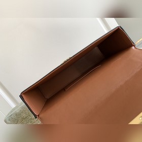 CELINE｜Новые модели осенне-зимней коллекции Новая сумка-коробка B