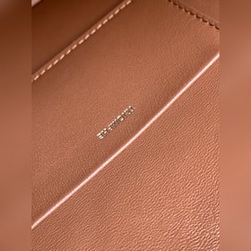CELINE｜Новые модели осенне-зимней коллекции Новая сумка-коробка B