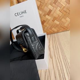 Новая сумка через плечо CELINE TRIOMPHE из стеганой кожи овцы про
