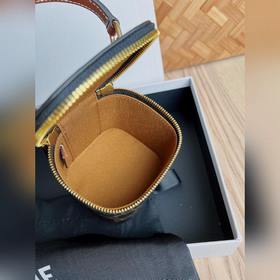 Новинка CELINE | Новая модель сумки-коробки 2022 года Сумка в фор